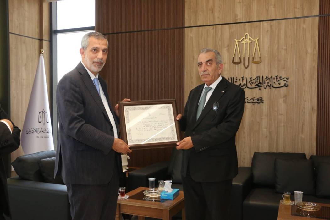 وزير الثقافة يزور نقابة المحامين الأردنيين ويلتقي نقيبها