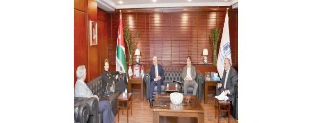 رئيس غرفة تجارة عمان يدعو لتعزيز التعاون الاقتصادي مع اليونان