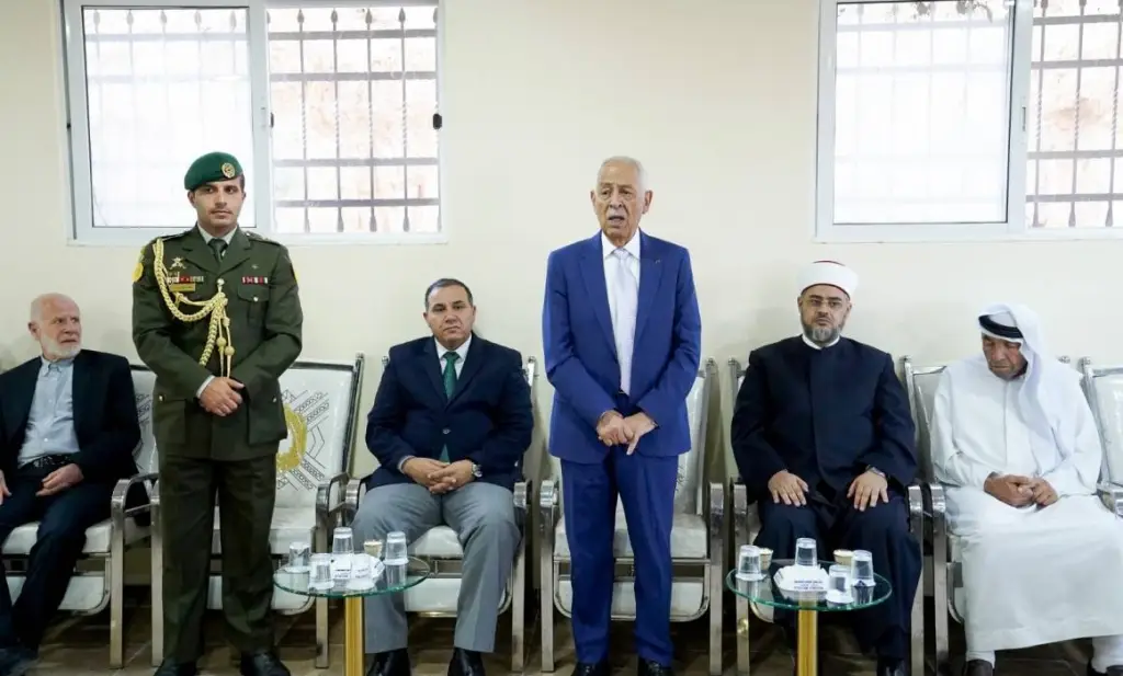مندوبا عن الملك وولي العهد.. العيسوي يعزي عشائر الزيود وبني خالد والزين