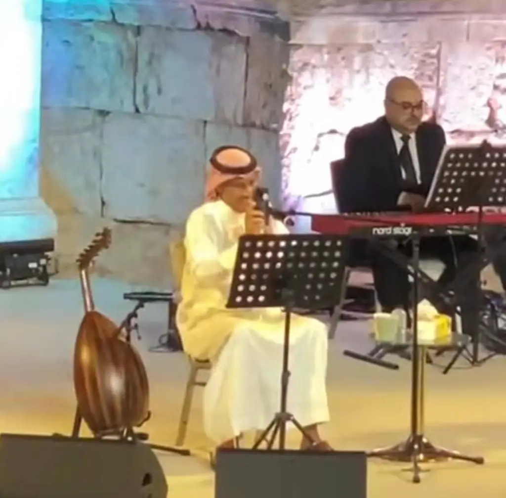 شاهد الفنان خالد عبد الرحمن يصور جمهوره الأردني في مهرجان جرش ( فيديو )