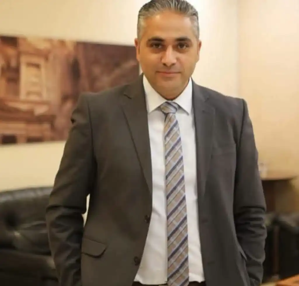 المقدم هارون  العدوان يبارك  إلى امين  عام وزارة  الأشغال  المهندس  العدوان
