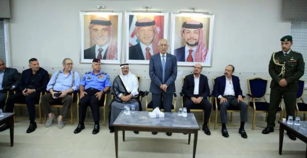 العيسوي ينقل تعازي الملك وولي العهد إلى عشيرة العلاوي