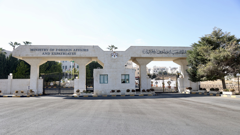 الأردن يؤكد تضامنه المطلق مع السعودية عقب استهداف مطار الملك خالد الدولي