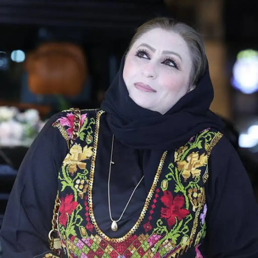 الإعلامية تغريدُ جميل قرقودة  شلال ضوءٍ يكسر عتمة الصحافة