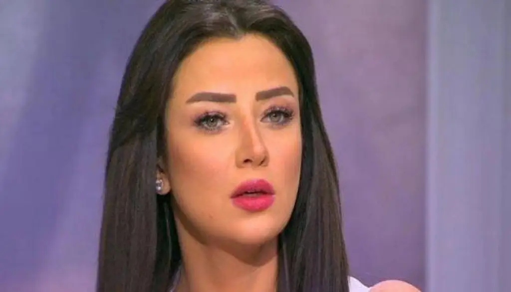 رضوى الشربيني في ستوديو 22: لو مراتك بتضربك تعمل إيه؟ (فيديو)