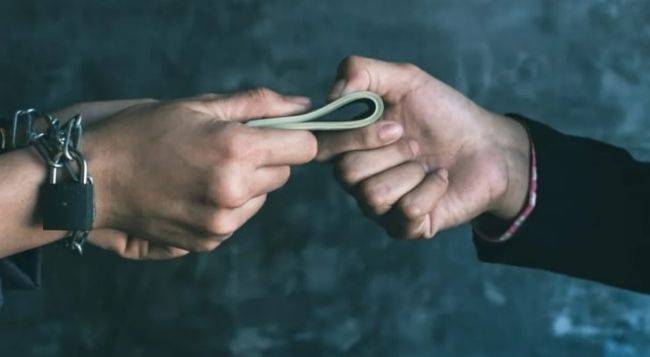 إدانة 3 شقيقات وشقيقهنّ بـالتبلّي والابتزاز