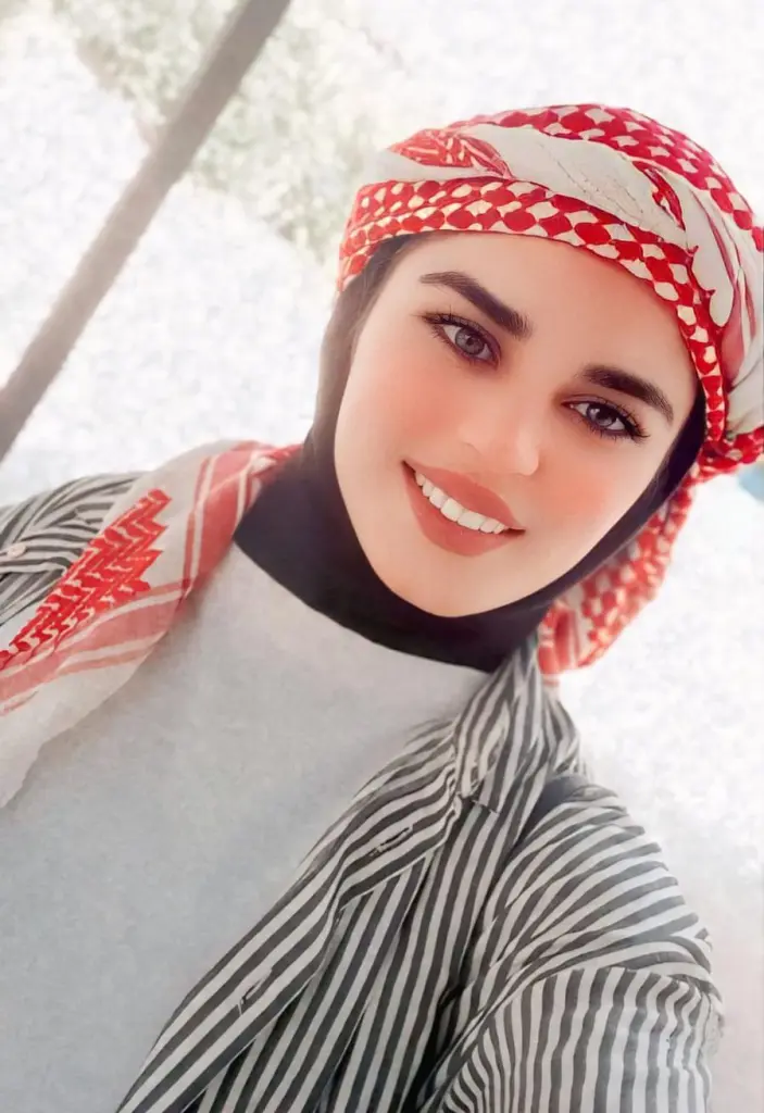 العبادي تكتب: عَلمُنا عالٍ.. خفّاق في سماء المجد