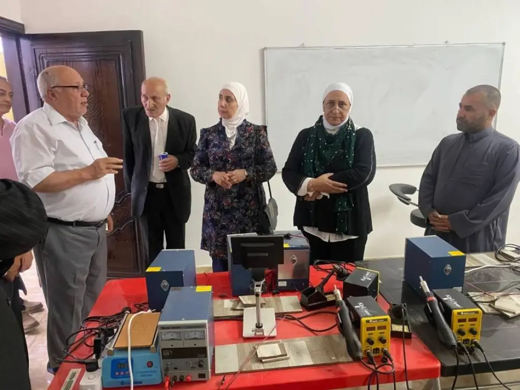 تخريج دورة صيانة الأجهزة الخلوية في المزار الجنوبي ...