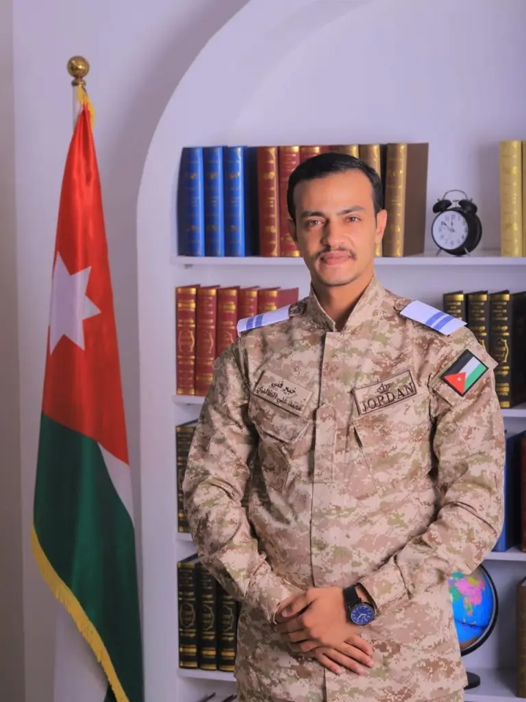 معتز العيسى يبارك لنسيبه الغالي محمد علي بني خالد بمناسبة تخرجه من كلية الشريف ناصر