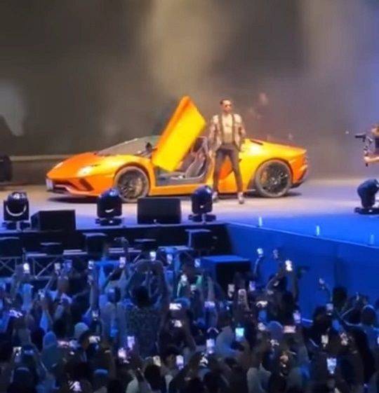 المركبة التي استخدمها محمد رمضان لدخول مسرح آيله بالعقبة لمن تعود ملكية
