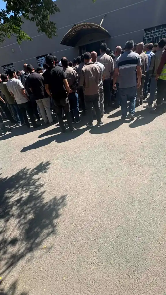 عاجل: اعتصام عمال مجمع المناصير الصناعي للمرة الثالثة خلال شهر للمطالبة بالرواتب
