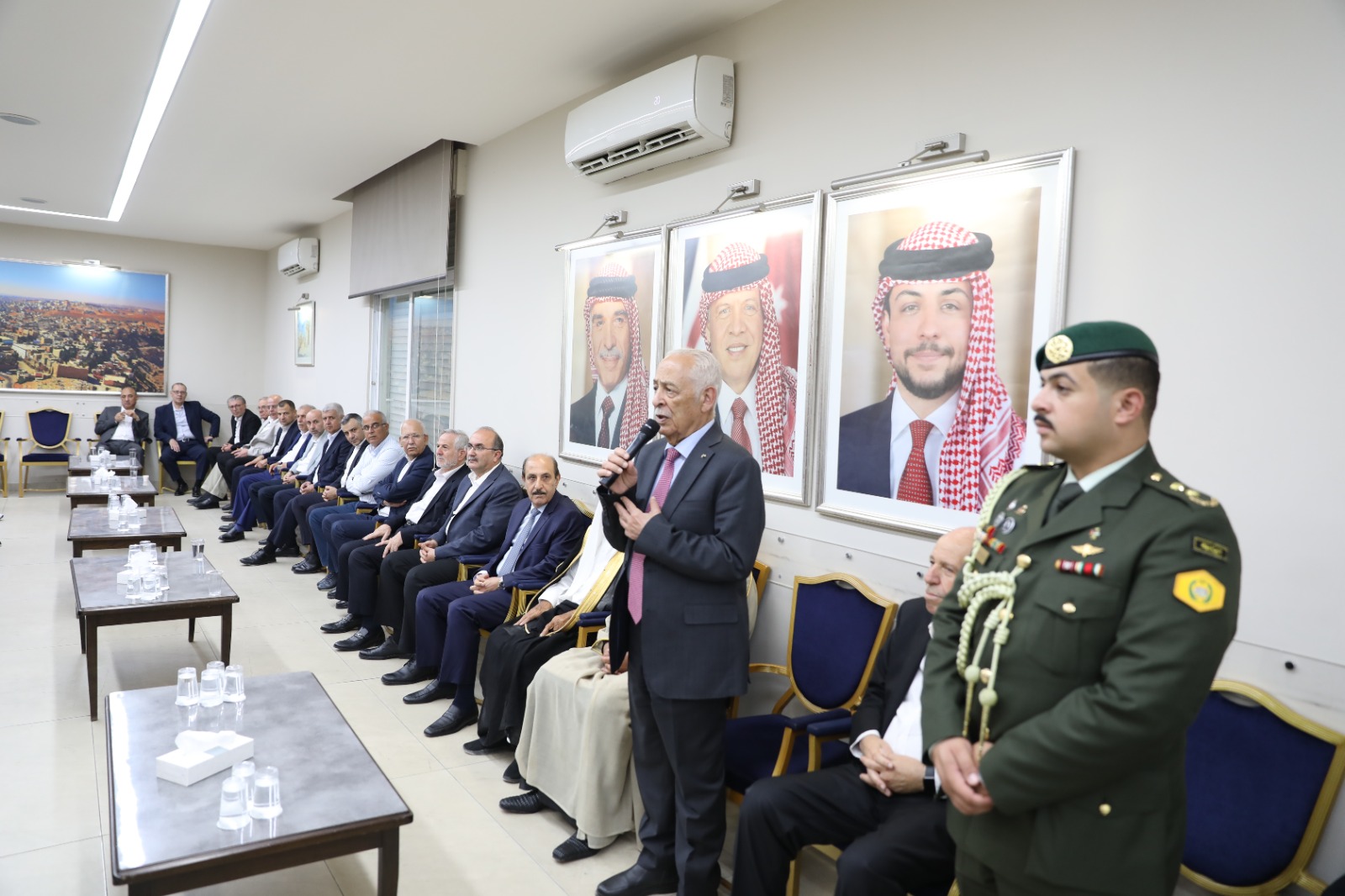 *مندوبا عن الملك وولي العهد.. العيسوي يعزي العلاف والحماد والحمايدة والرفاعي