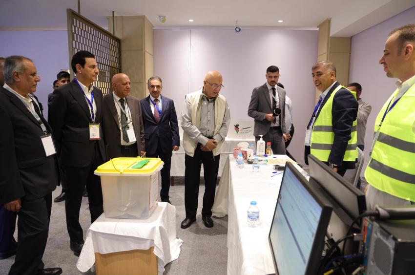 المعايطة يطلع على سير العملية الانتخابية في غرفة صناعة عمان