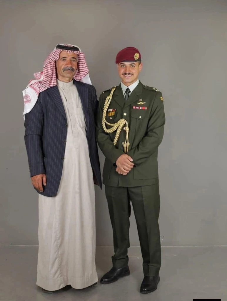 محمد الكعابنه يهنىء أبراهيم عليان الخنان الكعابنه بتخرج نجله الملازم عثمان من جامعة موته الجناح العسكري