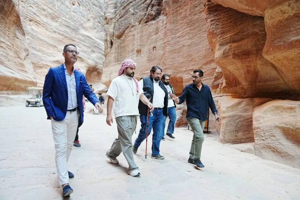 النجم العربي ناصيف زيتون يزور مدينة البترا .