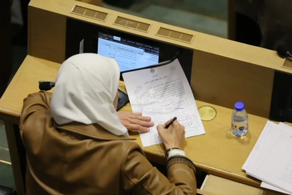 نواب يطالبون  بتأجيل أقساط القروض بالتزامن مع شهر رمضان .. وثيقة