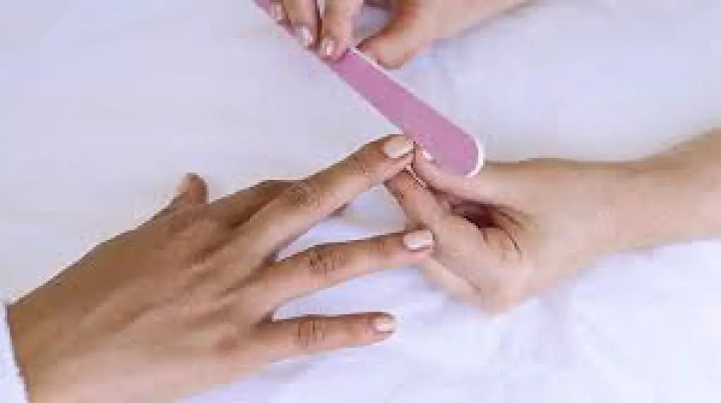 قبل أن يظهر المرض.. جسدك يرسل إشارات من تحت أظافرك