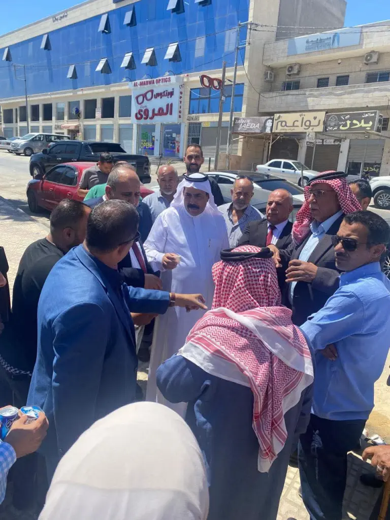 لقاء ميداني في ناعور لبحث إنشاء مركز انطلاق ووصول ثانوي للركاب بجهود  النائب  البدادوة