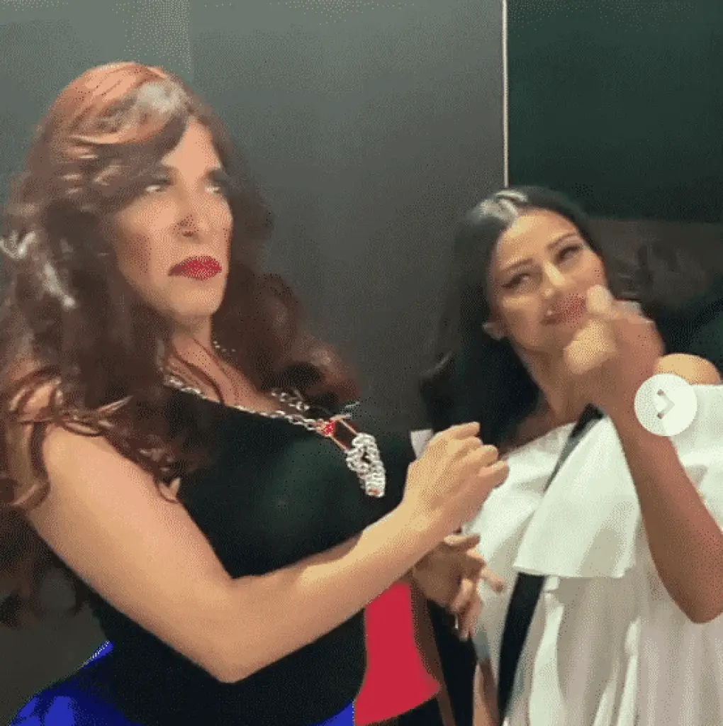 فنان مصري يُثير جدل مواقع التواصل بتحوله إلى امرأة - فيديو