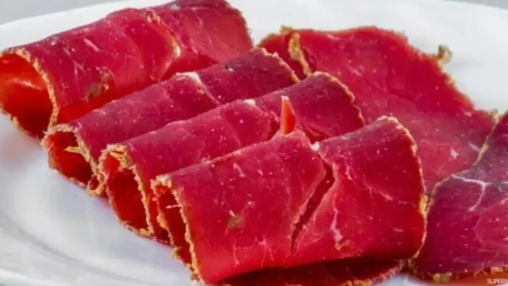 بأقل التكاليف.. طريقة عمل البسطرمة في المنزل