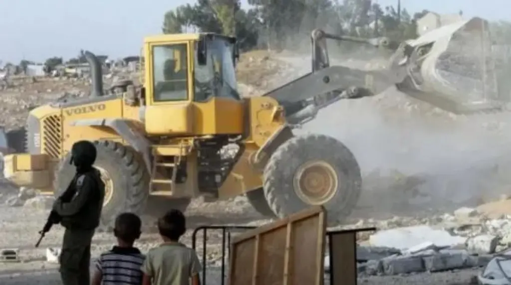 الاحتلال يهدم منزلا ومنشآت في حي البستان ببلدة سلوان بالقدس