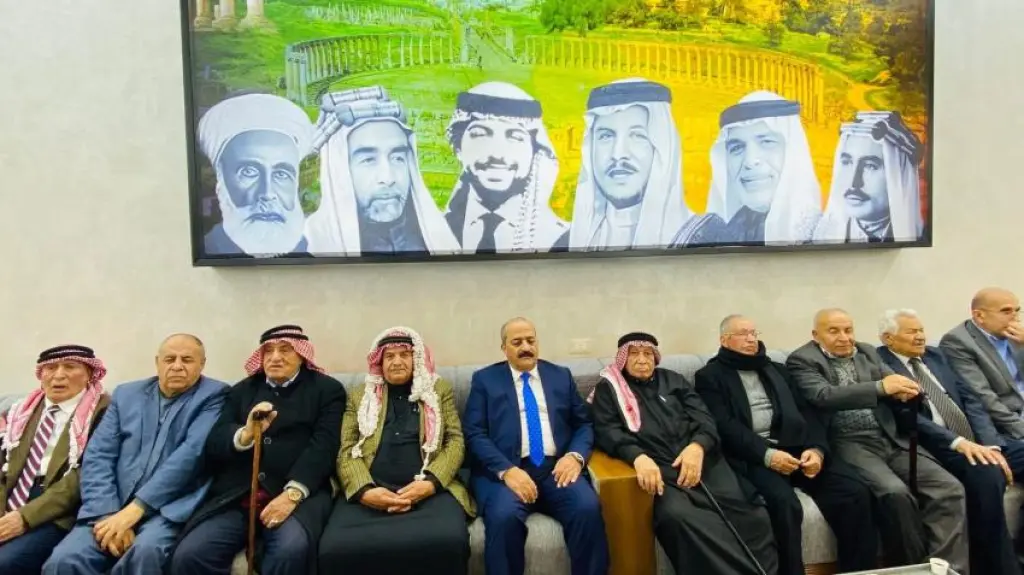 عشائر جرش تكرم محافظ إربد السابق رضوان العتوم ( صور )