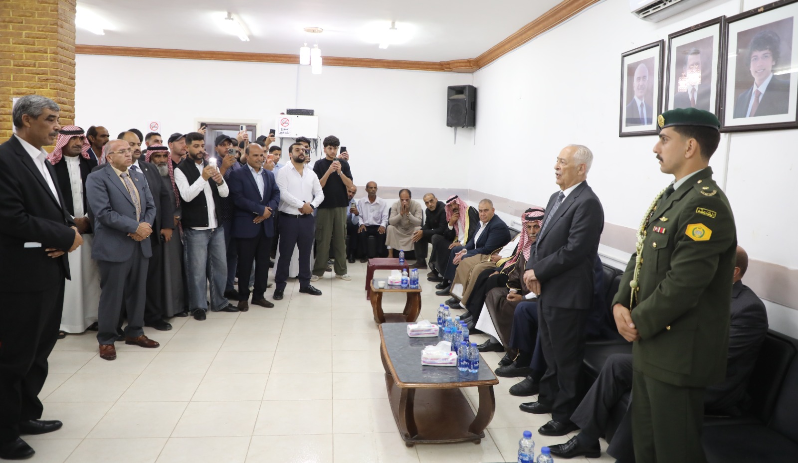 مندوبا عن الملك وولي العهد.. العيسوي يعزي عشائر الخرشة والحشايشةوالعموش