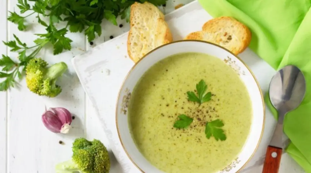 شوربة البروكلي بالحليب