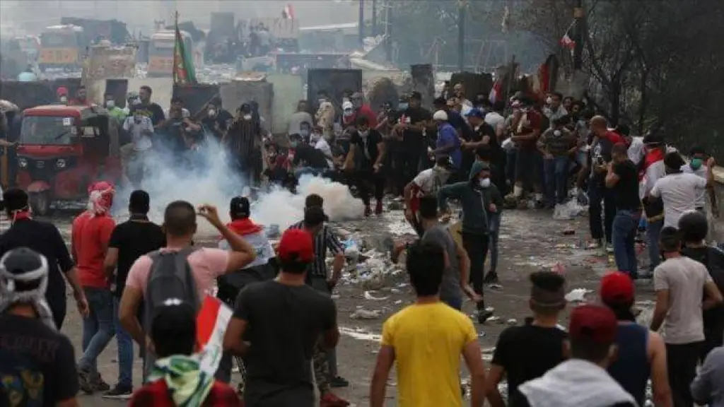 مقطع لجنود عراقيين يقمعون طالبات يثير الغضب (شاهد)