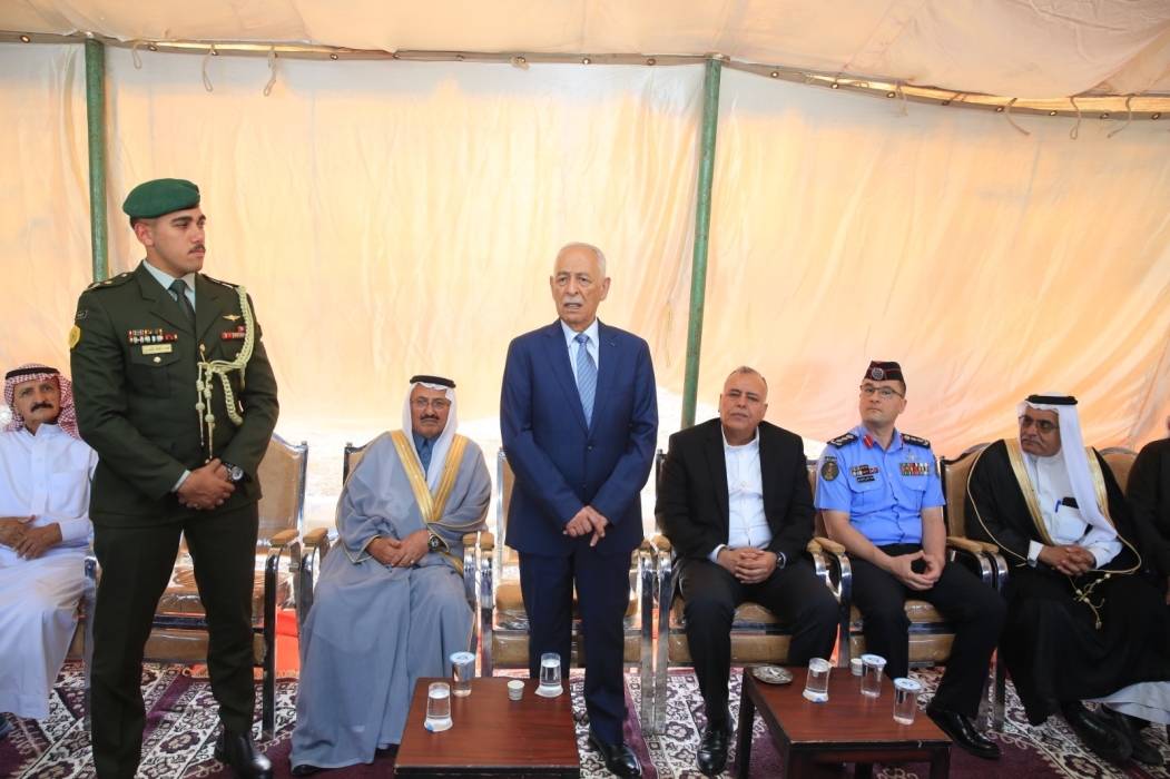 مندوبا عن الملك وولي العهد. العيسوي يعزي أبو هنية وأبو جاموس