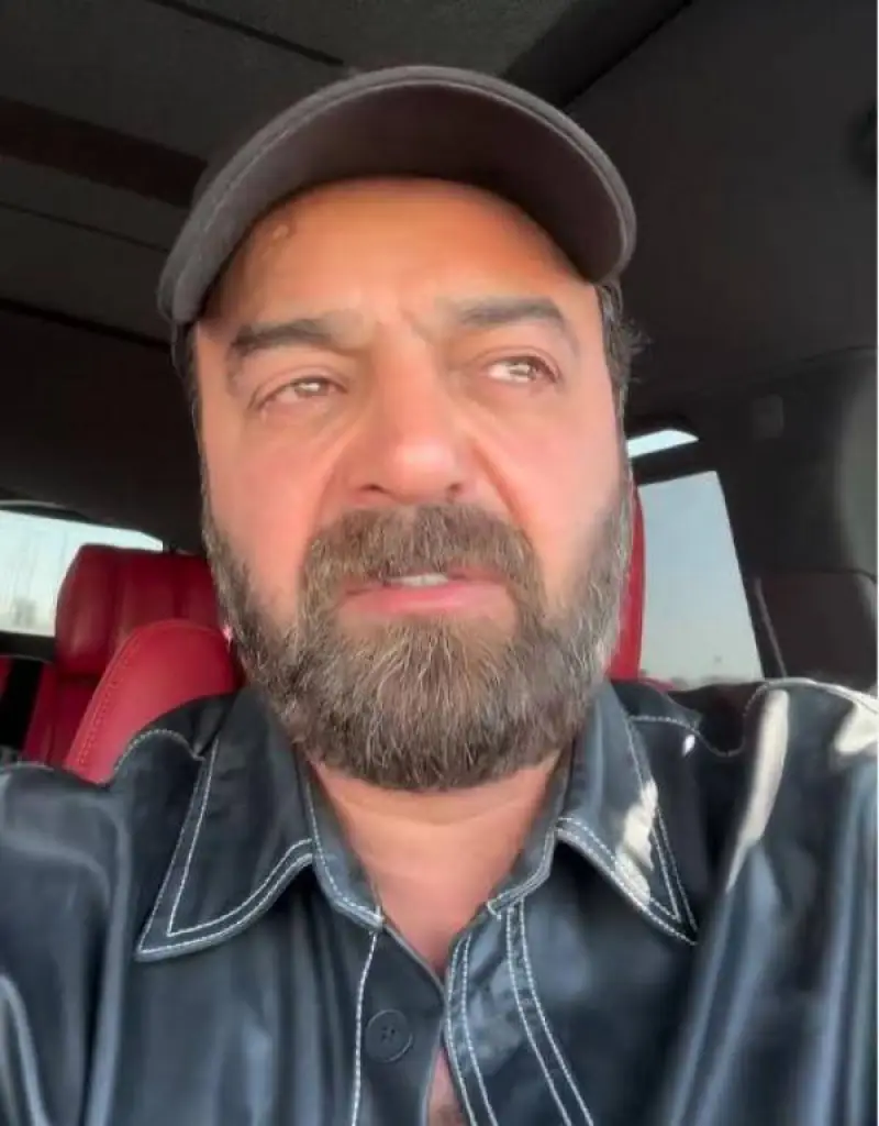 الفنان السوري سامر المصري : استنيني ياأمي  بعد فراق دام 14 عاما فرضه على ابنك نظام الاسد