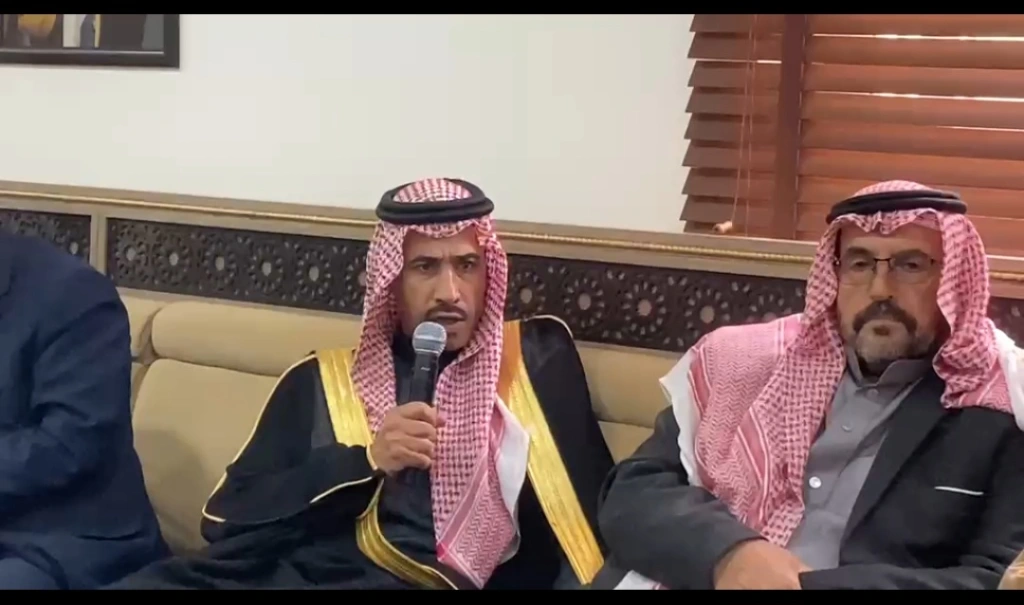 المفرق: الشيخ متعب بني عطية  في اجتماع  العشائر  أمام  مستشار  جلالة الملك  .. يوجه  تحية  ولاء  وانتماء  باسم قبائل  بني عطية  إلى جلالة الملك  وولي العهد  ..فيديو