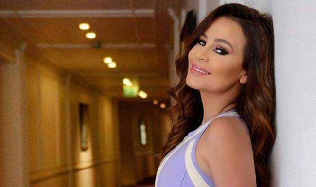 كارول سماحة توقف حفلها في لبنان على المسرح فجأة .. والسبب!! – فيديو