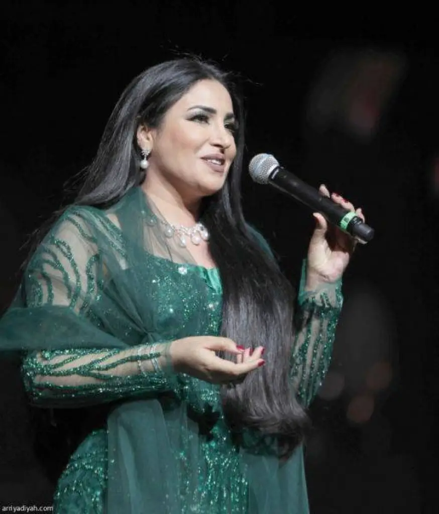 نجاح المساعيد تعلق على فرق العمر بينها وبين خطيبها.. وتنفي هذا الاتهام