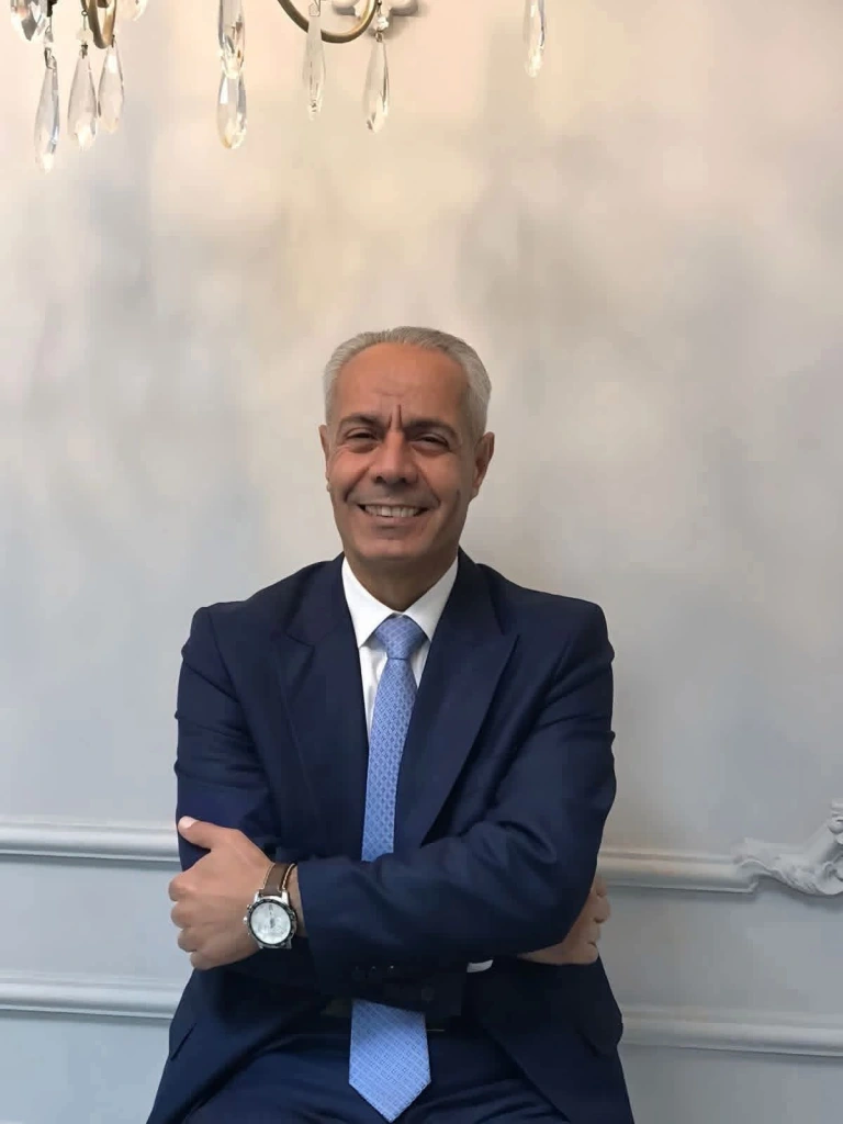محمد الكعابنه يهنئ الدكتور صلاح سعود الكعابنه بالدرجه الخاصه