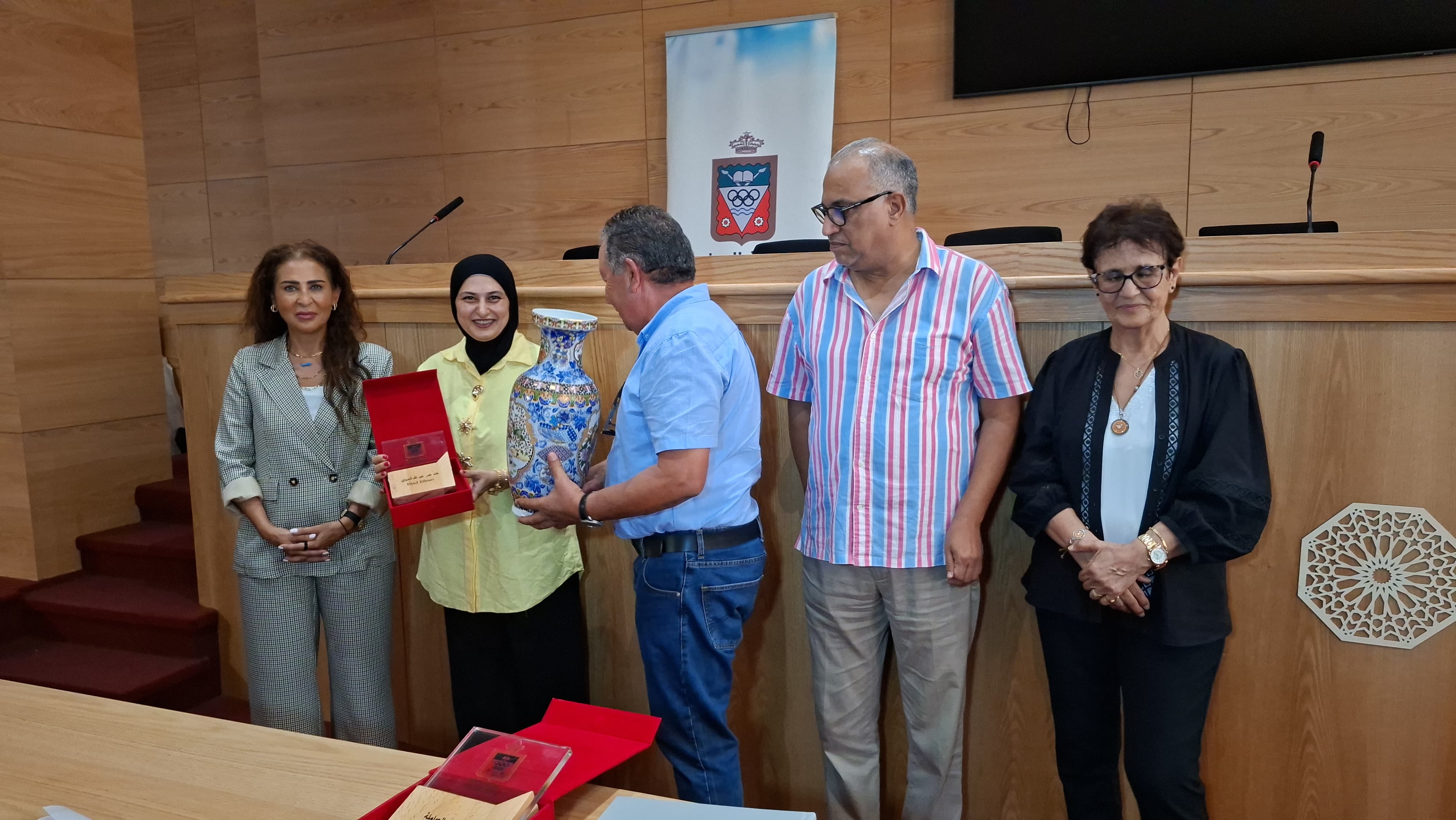 بمشاركة أردنية ودولية.. وحضور السفيرة غنيمات تدشين جدارية فسيفسائية ضخمة احتفاءً بمئوية "سوق المعاريف" في الدار البيضاء
