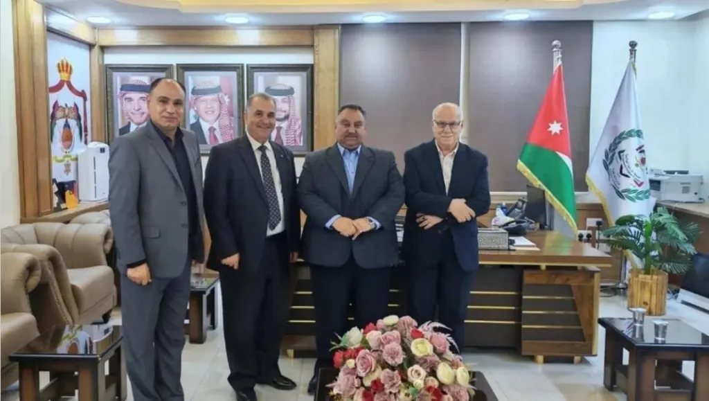 محافظ اربد ونقابة الصحفيين يبحثان تطوير الشراكة الإعلامية