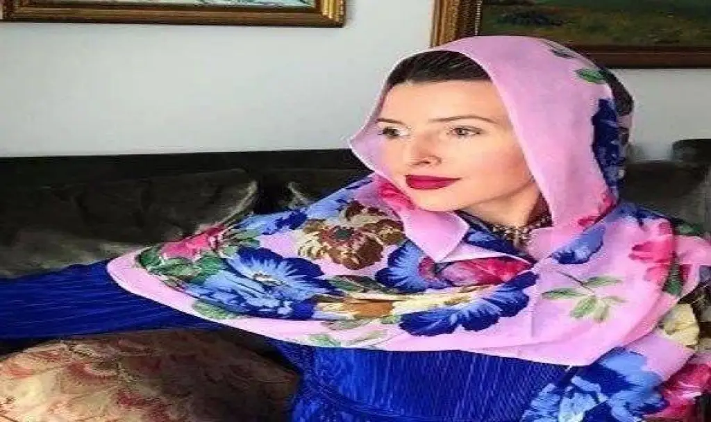 مغنية أمريكية تسمي ابنتها باسم سورة بالقرآن (شاهد)