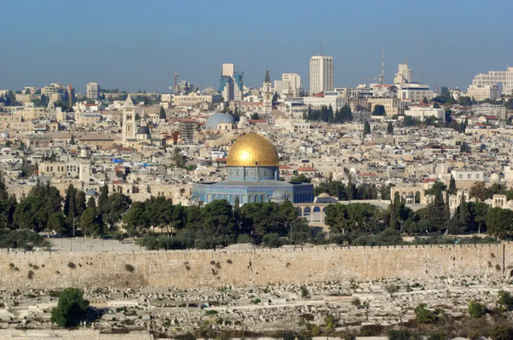 البرلمان العربي: الاحتلال يقود مشروعا لتصفية القضية الفلسطينية وجرّ المنطقة نحو التصعيد