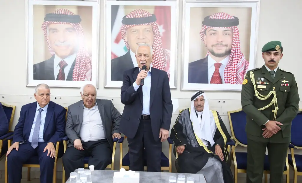 مندوبا عن الملك وولي العهد.. العيسوي يعزي عشيرة المعايطة*