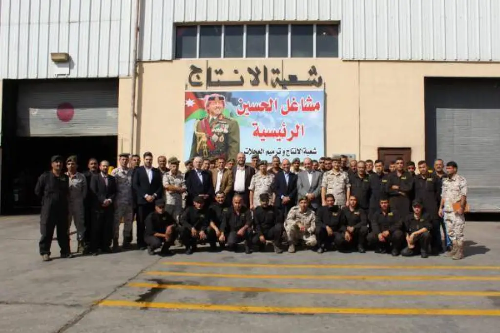 وفد من غرفة صناعة عمان يزور مشاغل الحسين الرئيسية