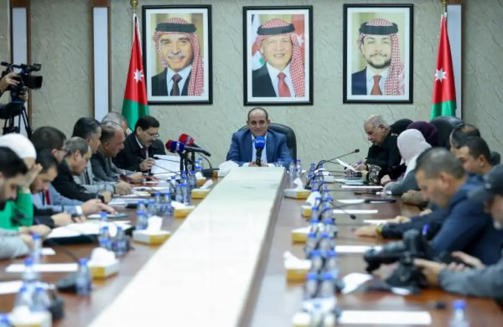 البادية النيابية تناقش سبل تعزيز قطاعي الطاقة والثروة المعدنية في المناطق النائية