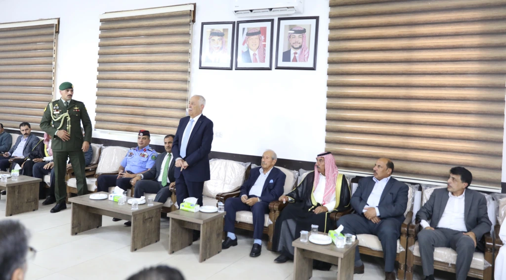 مندوبا عن الملك وولي العهد.. العيسوي يعزي عشيرة البدارين