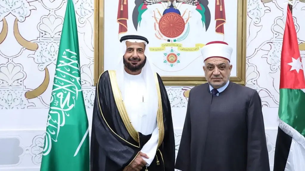 وزير الأوقاف يبحث ونظيره السعودي ترتيبات الحج