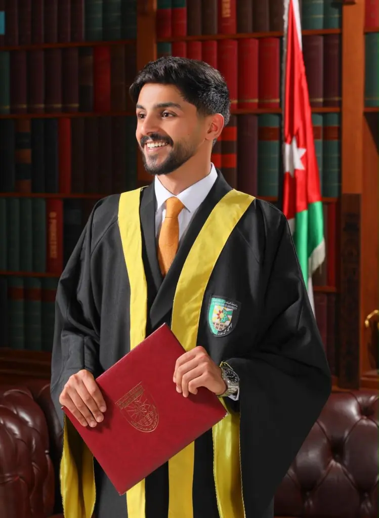 القلعة نيوز تُهنئ المدعي العام قفطان العدوان بمناسبة تخريج شقيقه صقر