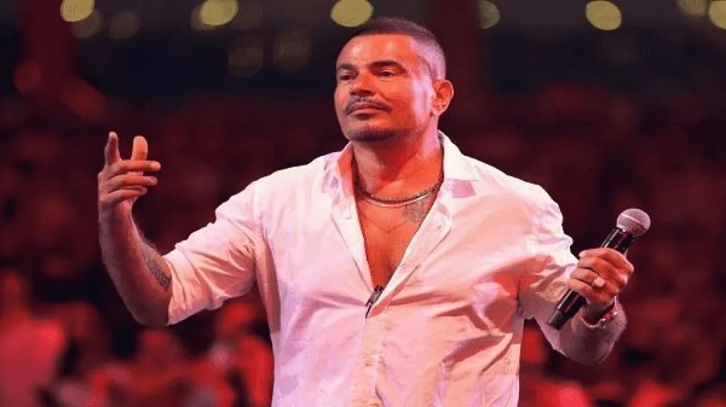 جمهور عمرو دياب يعلق على مظهره الغريب: (اللي اختشوا ماتوا)