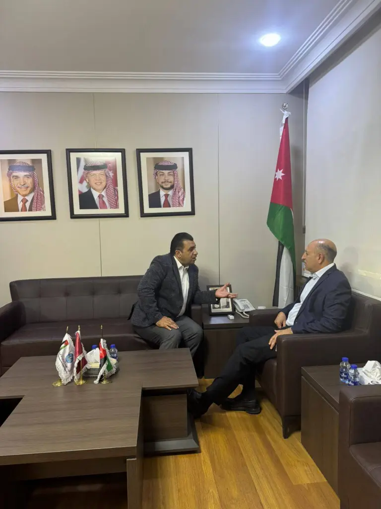 النائب السعود يُسهم بتوفير مساعدات إنسانية لغزة ويبحث سبل إدخالها مع الهيئة الخيرية الهاشمية.