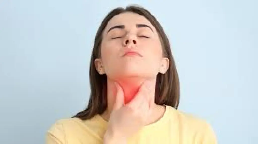هل تؤثر اضطرابات الغدة الدرقية على حالتكِ المزاجية؟ علامات عليكِ مراقبتها