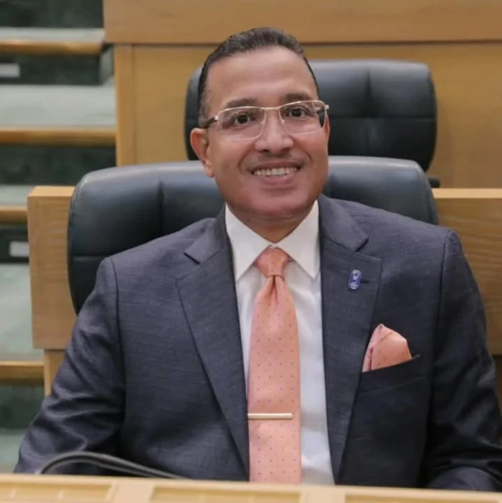 النائب خليفة الديات يسأل وزير الزراعة عن استيراد الفواكه وحماية المنتج المحلي