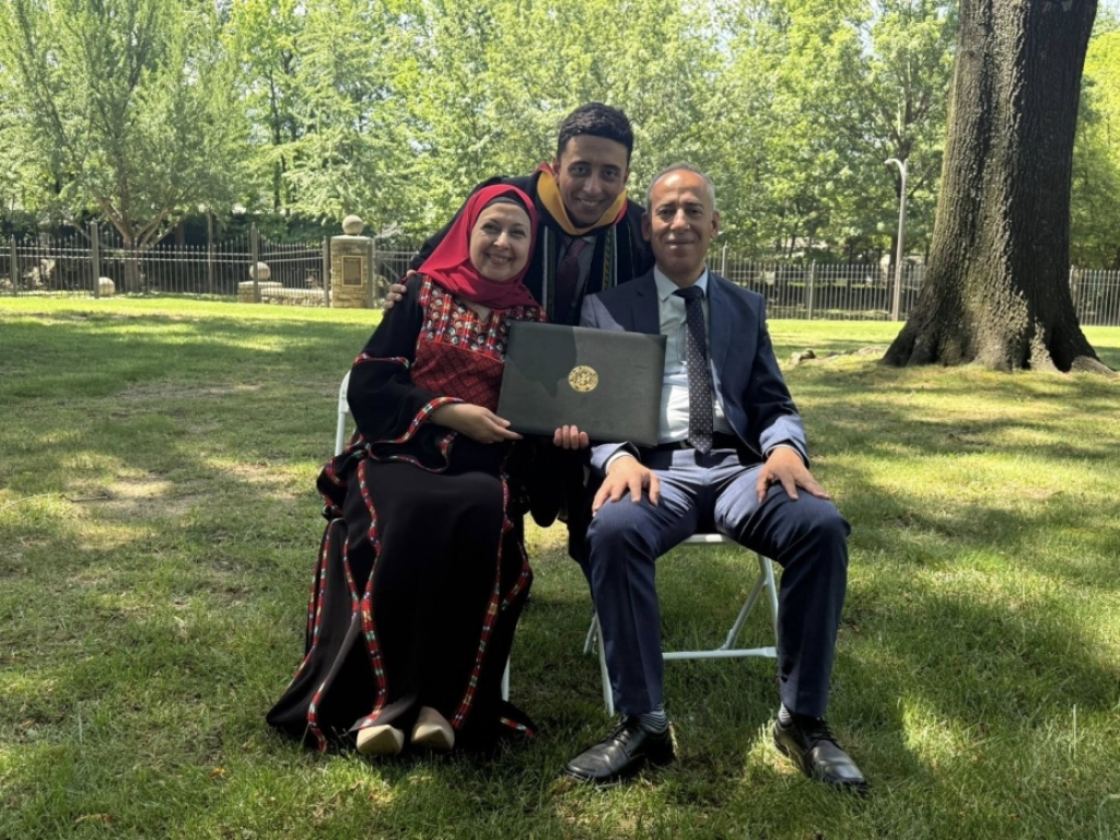 د. ثابت العودات سعيد بنجاح ابنه زيد